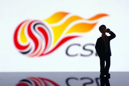 最终那不勒斯主场2-1击败卡利亚里，暂升至积分榜第四位。